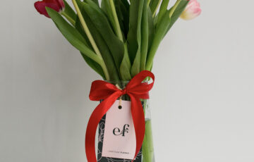 10 Tulipanes en florero