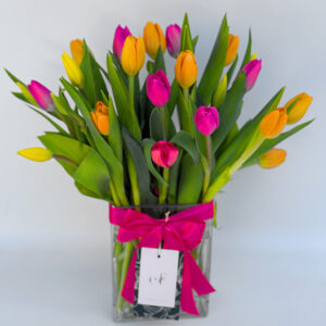 Arreglo Floral con 25 Tulipanes en Florero