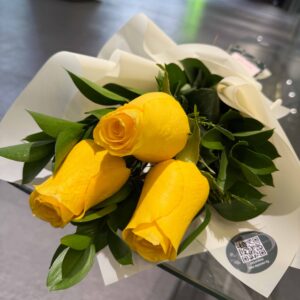 Ramo de 3 rosas amarillas para regalar el 21 de septiembre