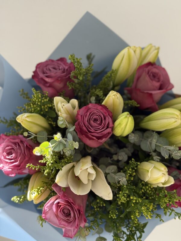 Ramo de Rosas y Lilium