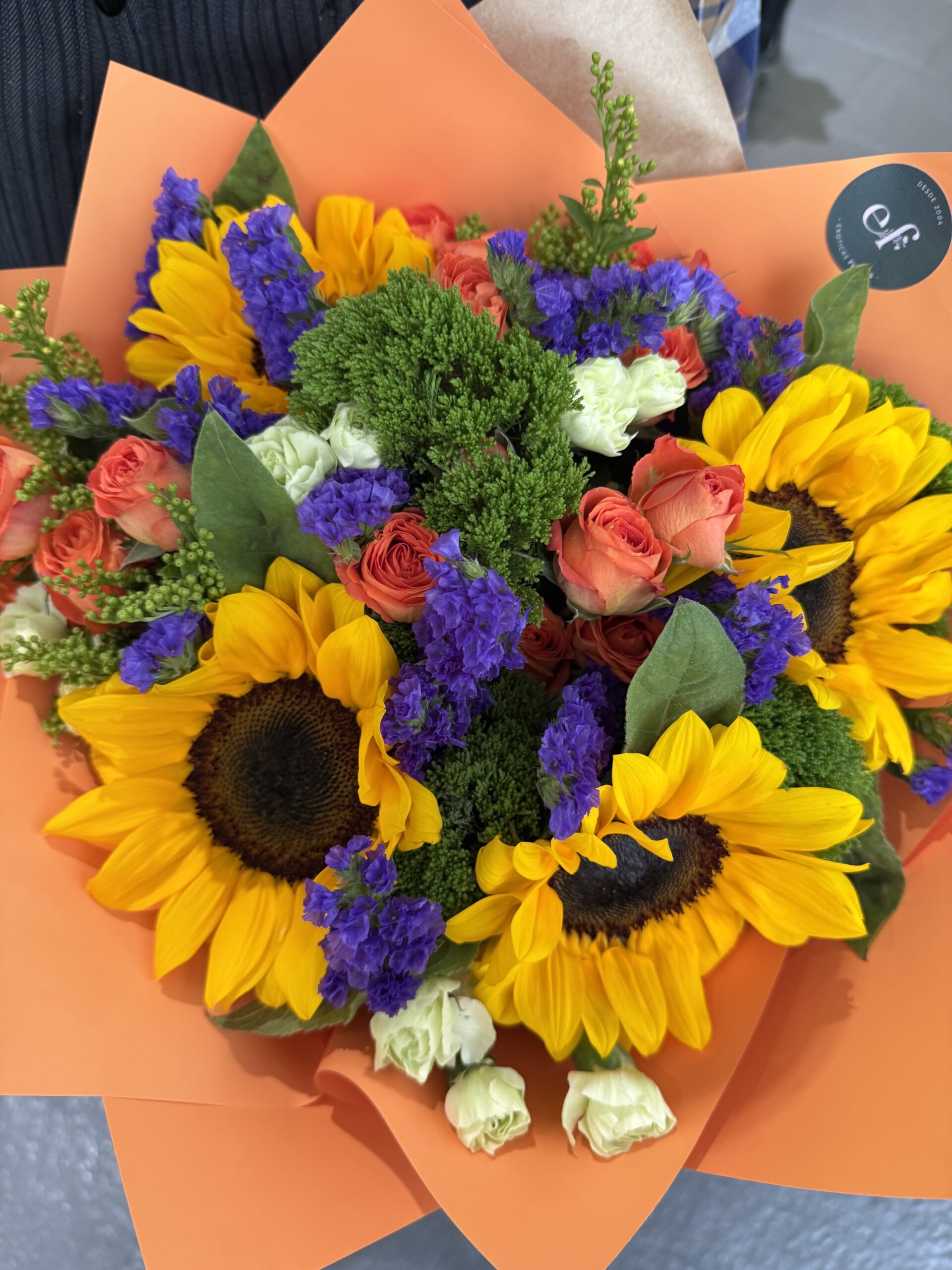 Ramo Girasoles & Minirosas Atardecer – Exóticas Flores®