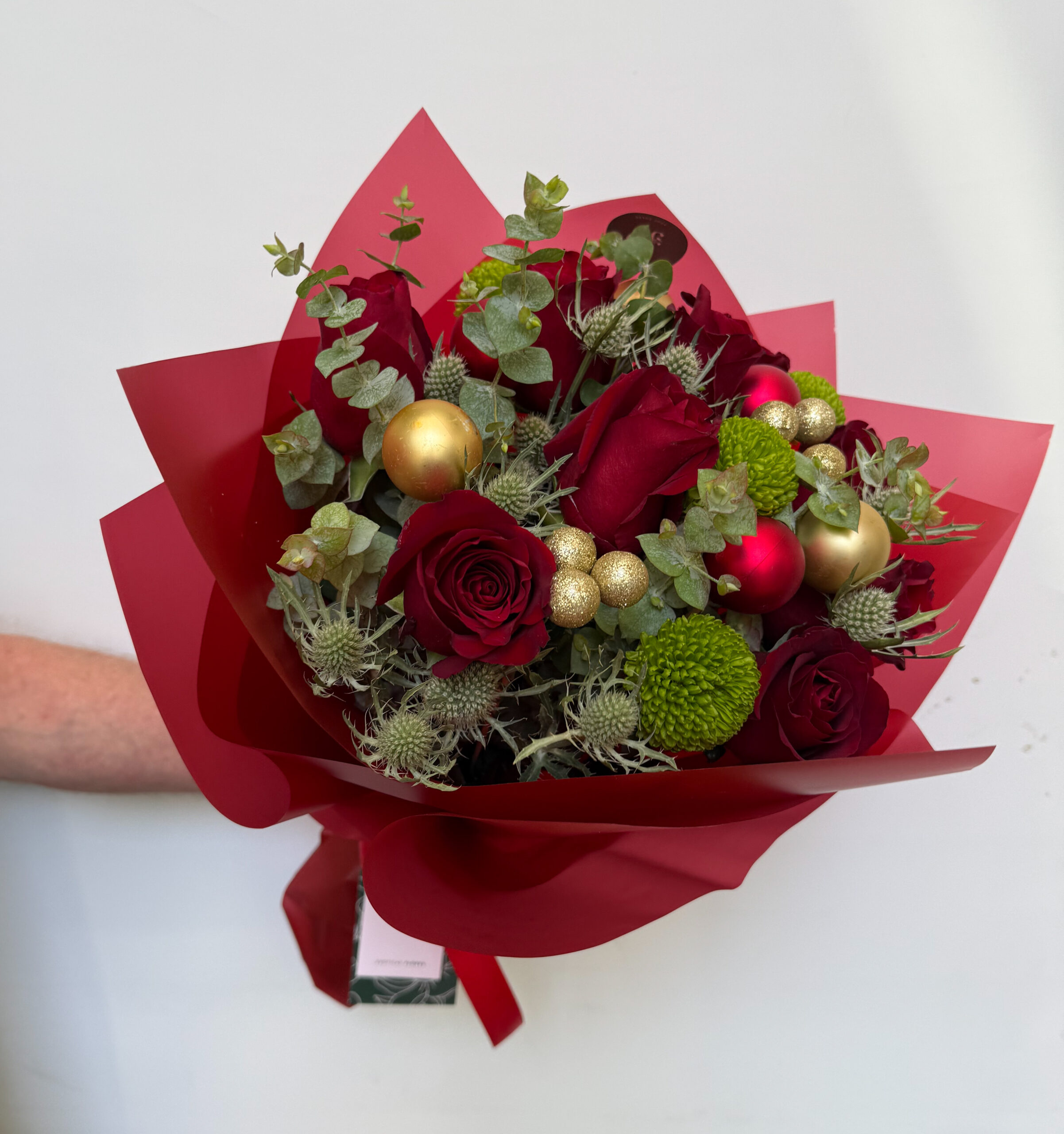 Ramo Navideño de Rosas Rojas Elegantes – Exóticas Flores®