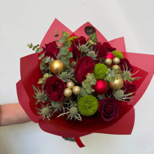 Ramo Navideño de Rosas Rojas Elegantes – Exóticas Flores®