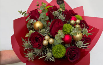 Ramo Navideño de Rosas Rojas Elegantes – Exóticas Flores®