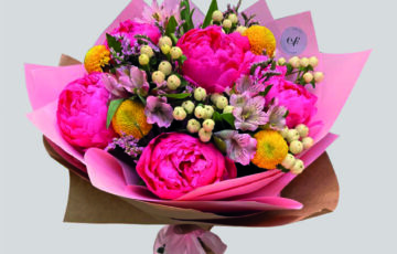 Ramo Peonías Fucsias & Berries Dorados – Exóticas Flores®