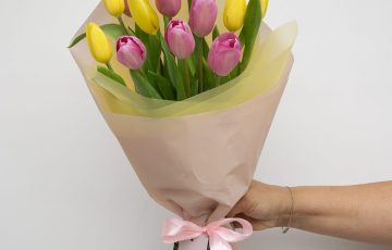 Ramo de 12 tulipanes